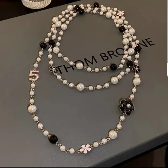 Black & White Pearl Long Baroque Necklace with Floral Charms - Picture 4 of 4